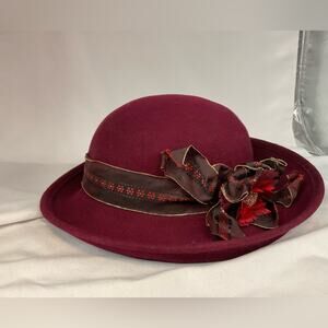 VTG BOLLMAN HAT CO DOESKIN FELT 100% WOOL MAROON RED RIBBON TRIM FLOWERS 1 SIZE